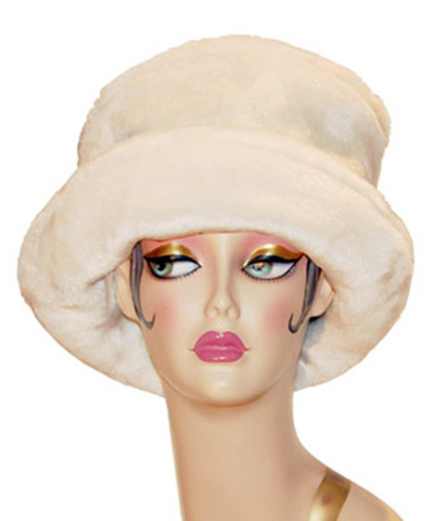 Thick Faux Fur Coachwoman Hat Winter White